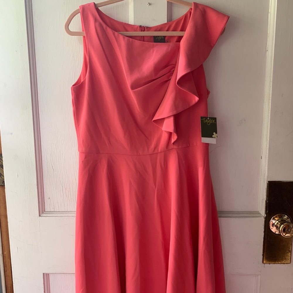 Sleeveless mid length dress